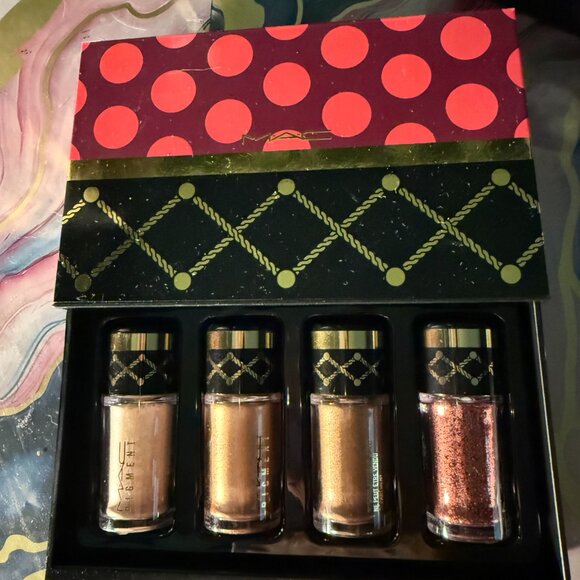 MAC Nutcracker Sweet Bronze Pigments and Glitter - Picture 6 of 9